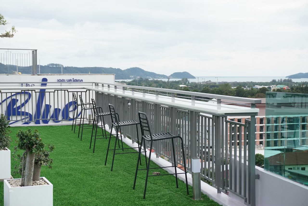 Infinity Pool and Rooftop