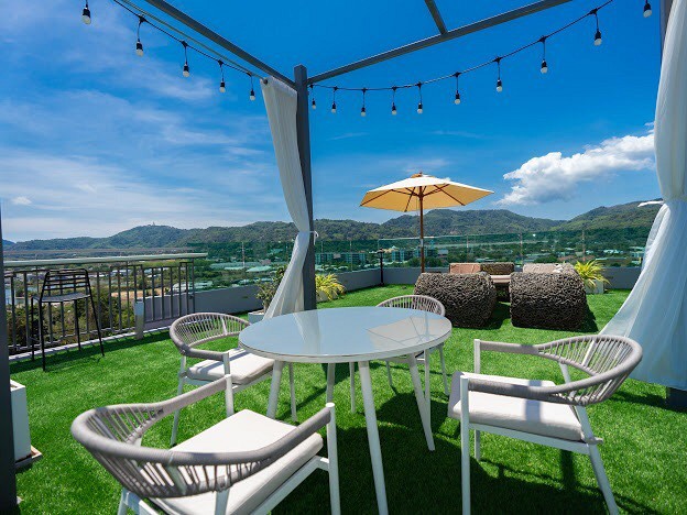 Infinity Pool and Rooftop