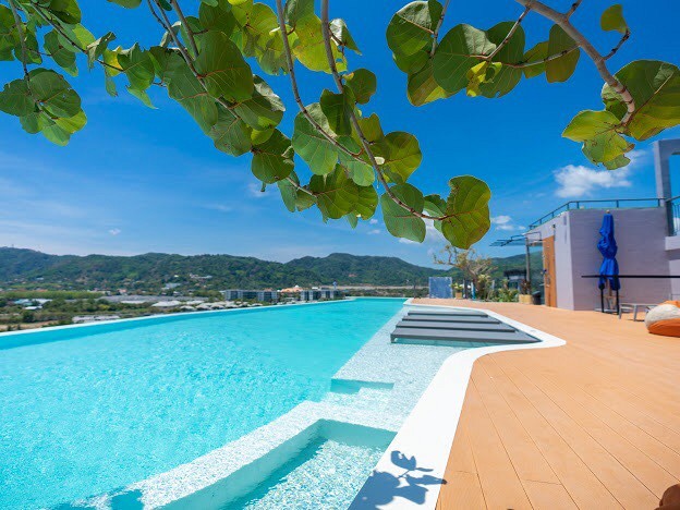 Infinity Pool and Rooftop