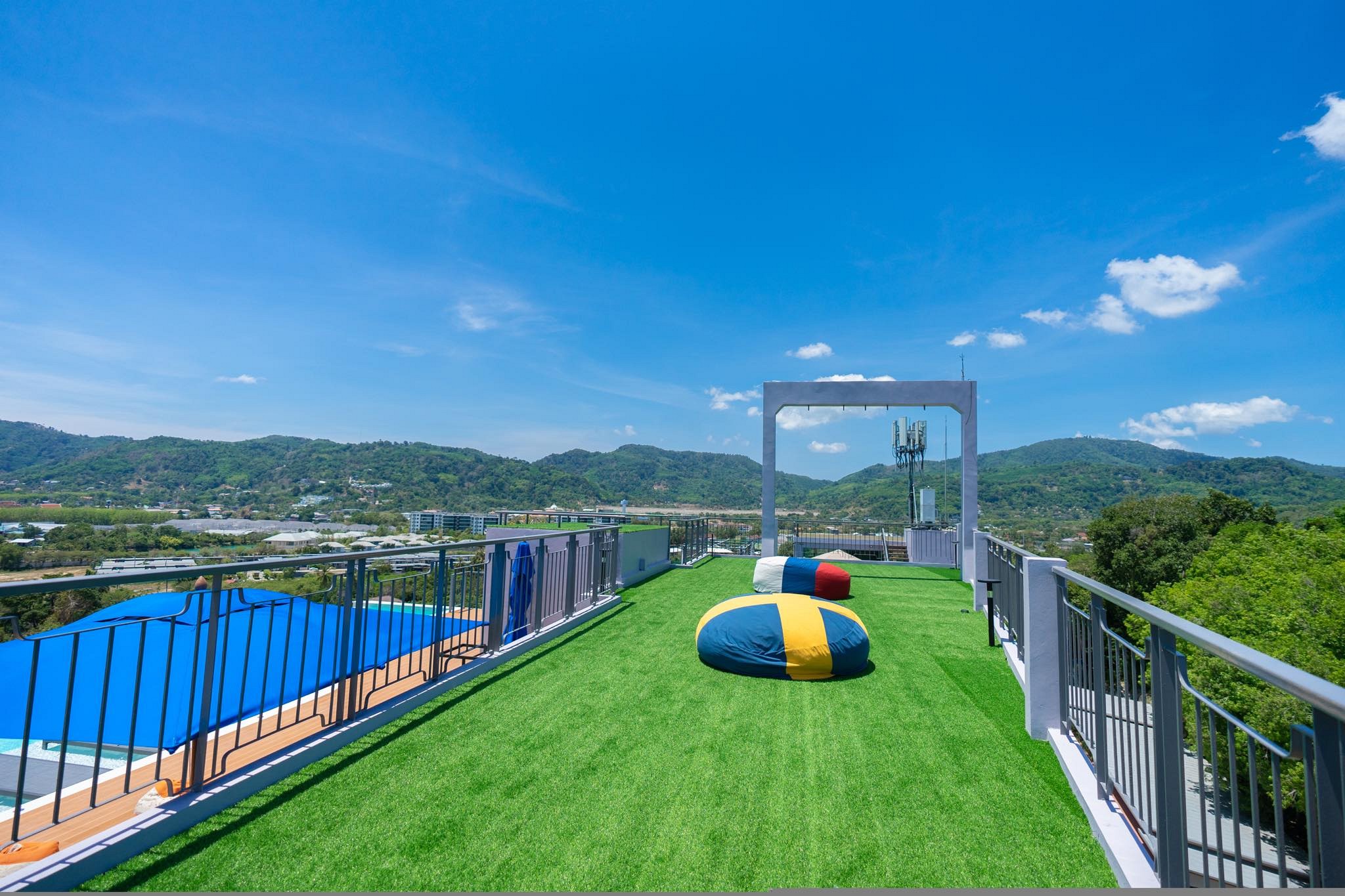 Infinity Pool and Rooftop