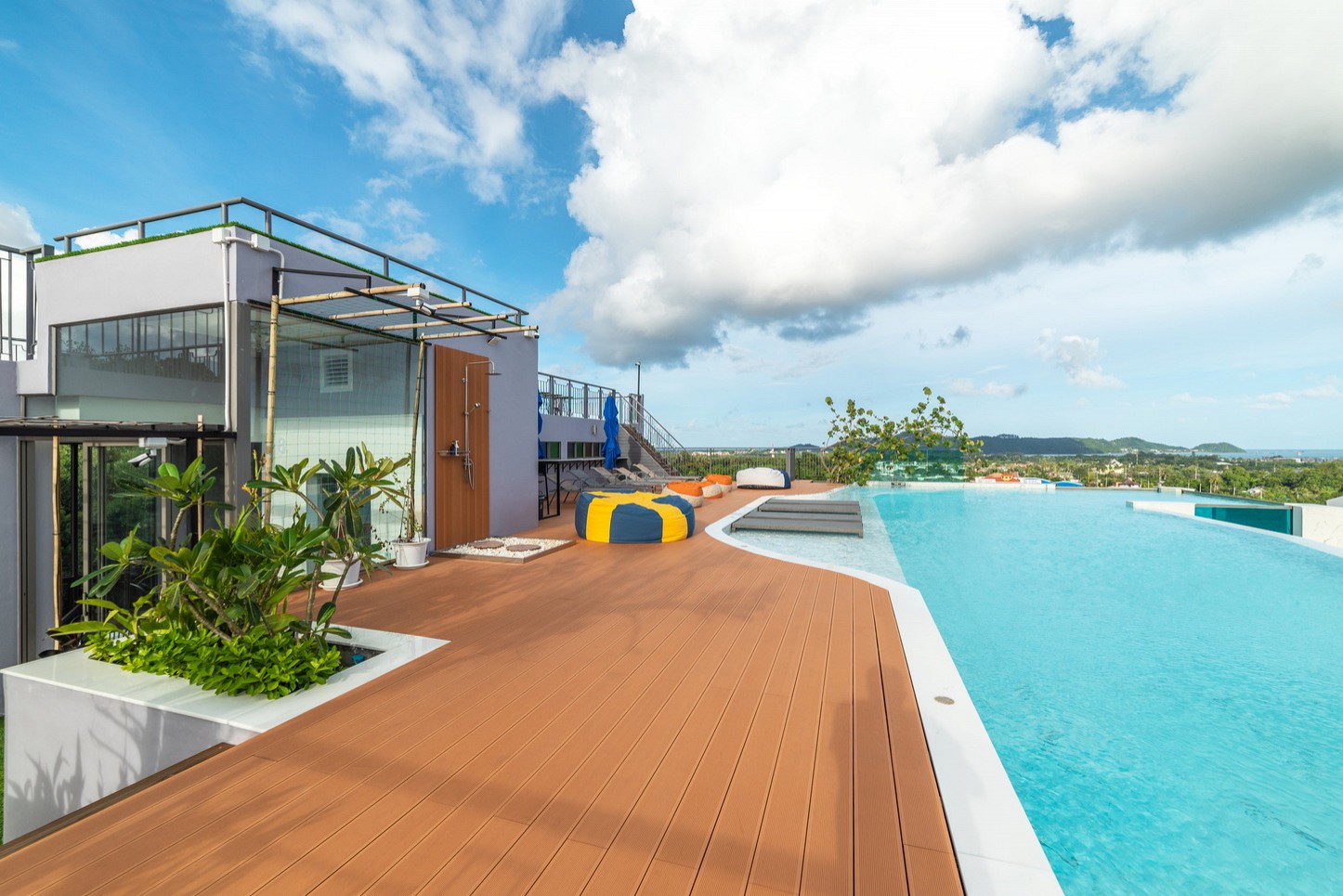 Infinity Pool and Rooftop