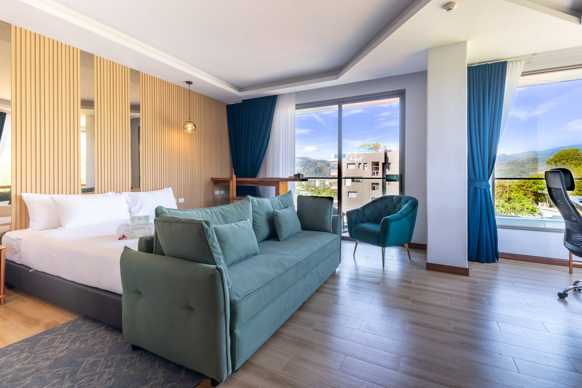 Super Deluxe with Bathtub