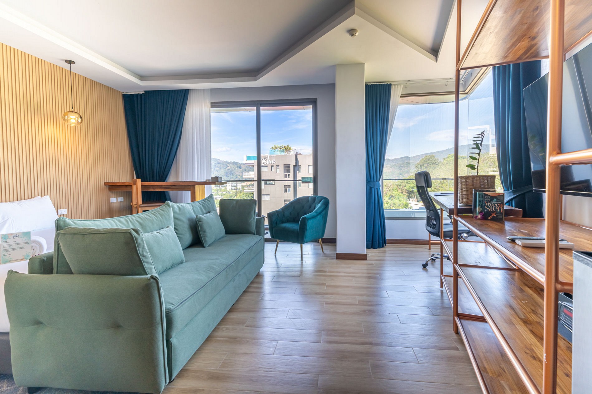 Super Deluxe with Bathtub