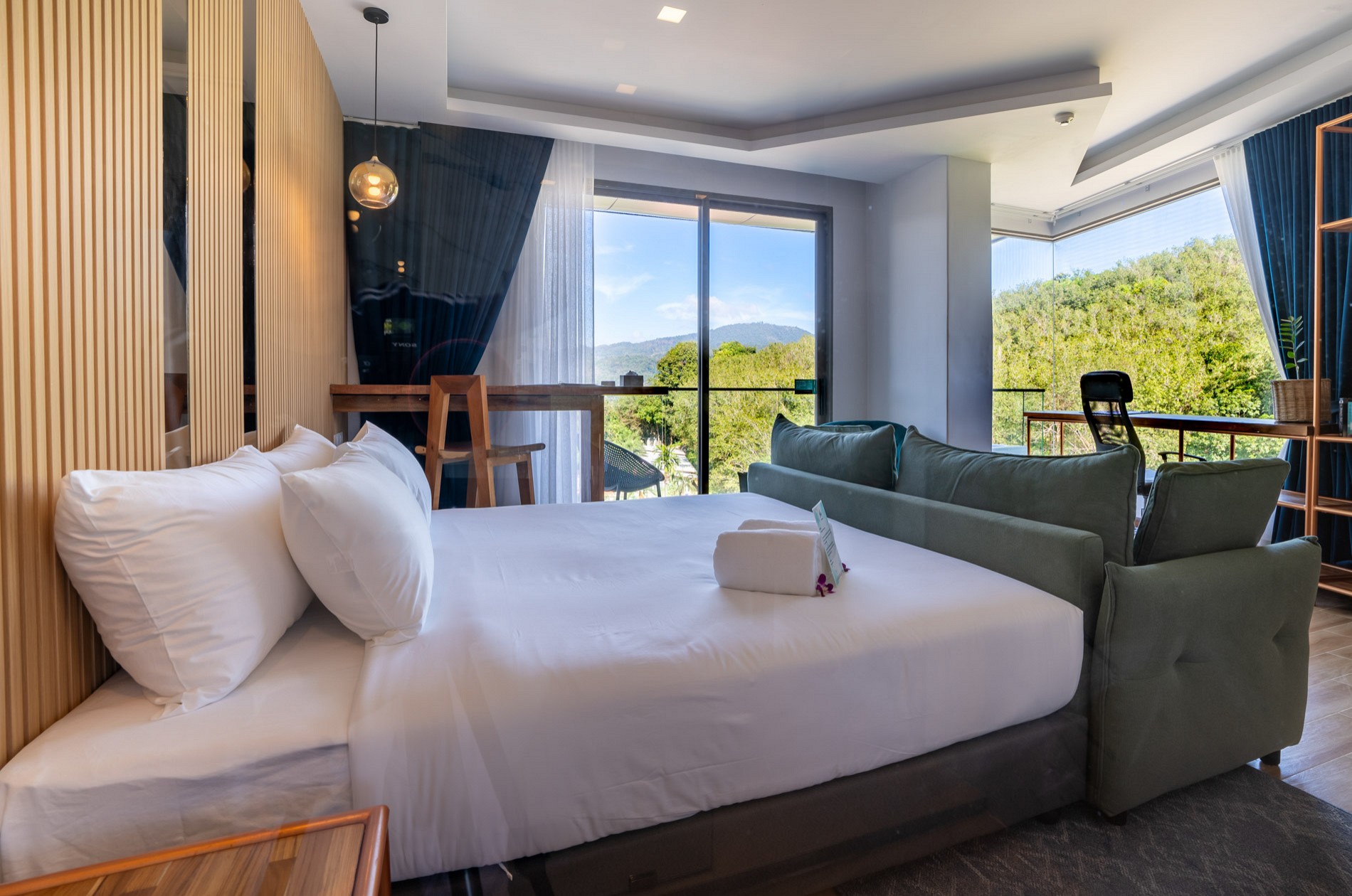 Super Deluxe with Bathtub