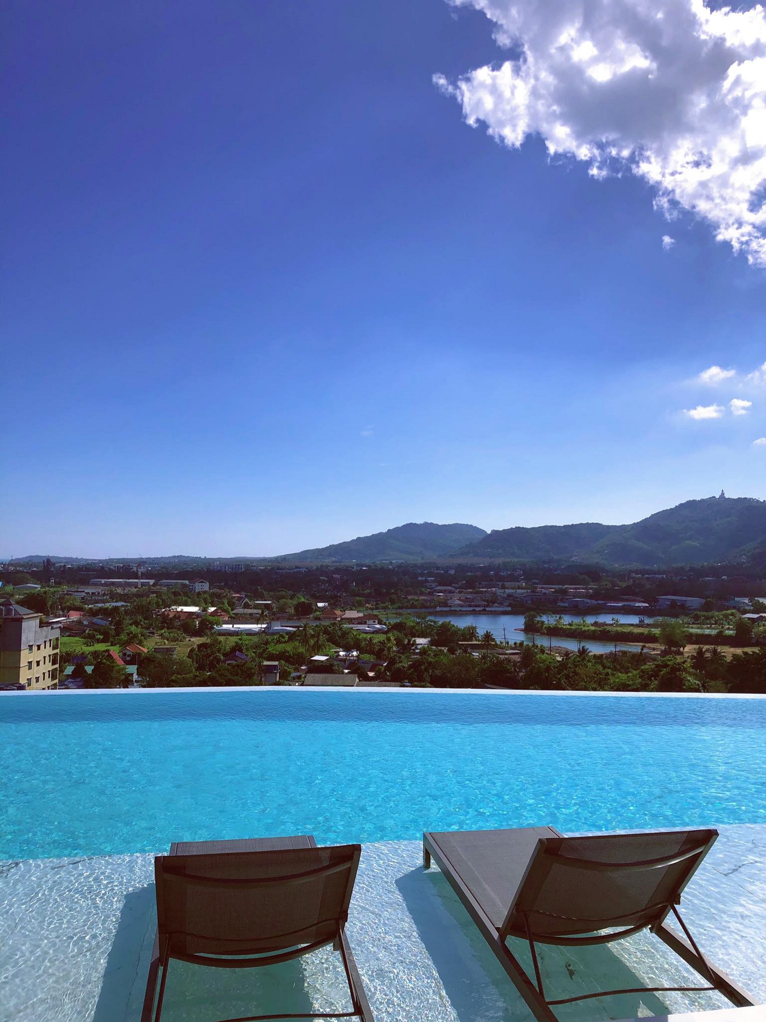 Infinity Pool and Rooftop