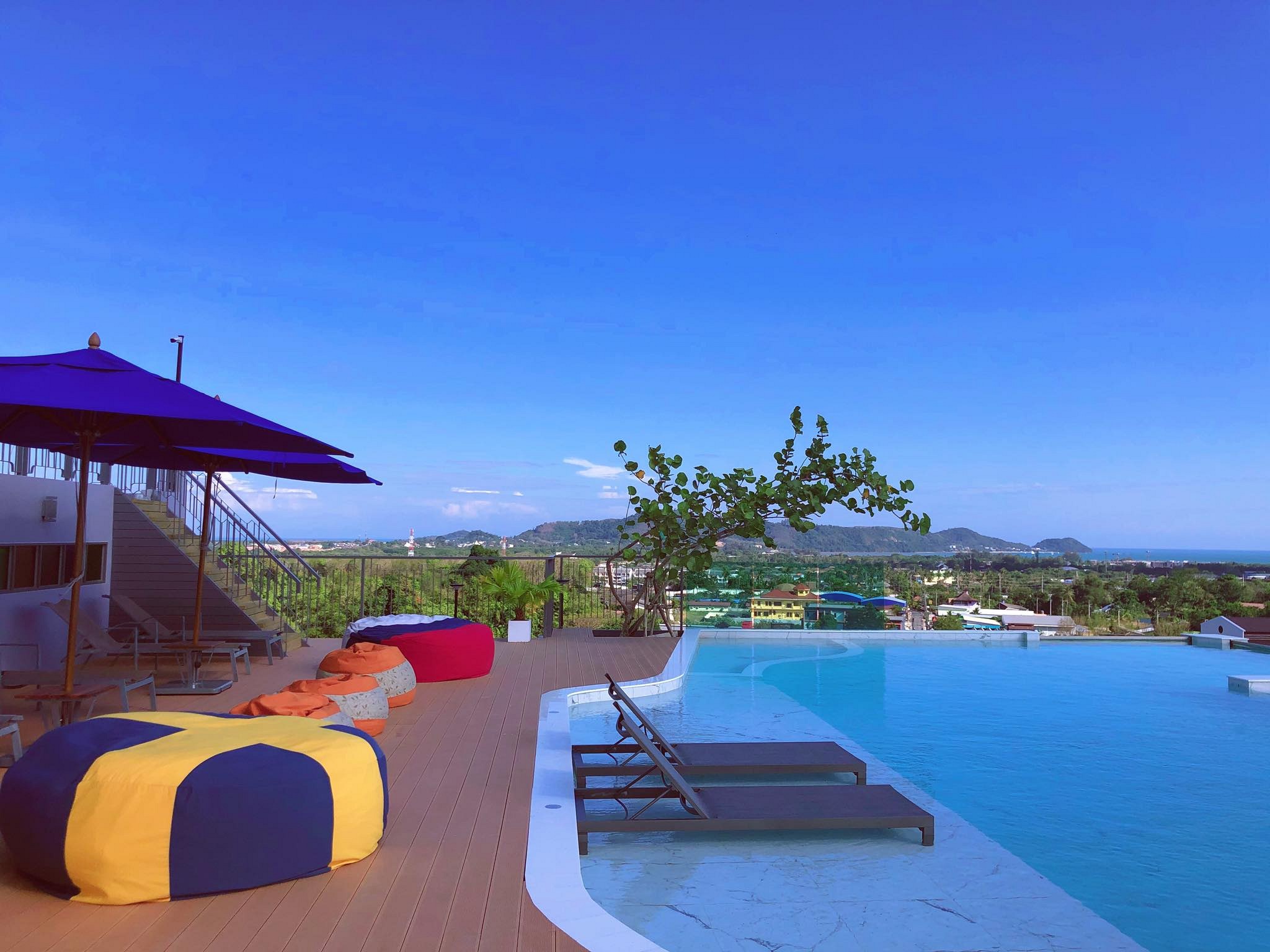 Infinity Pool and Rooftop