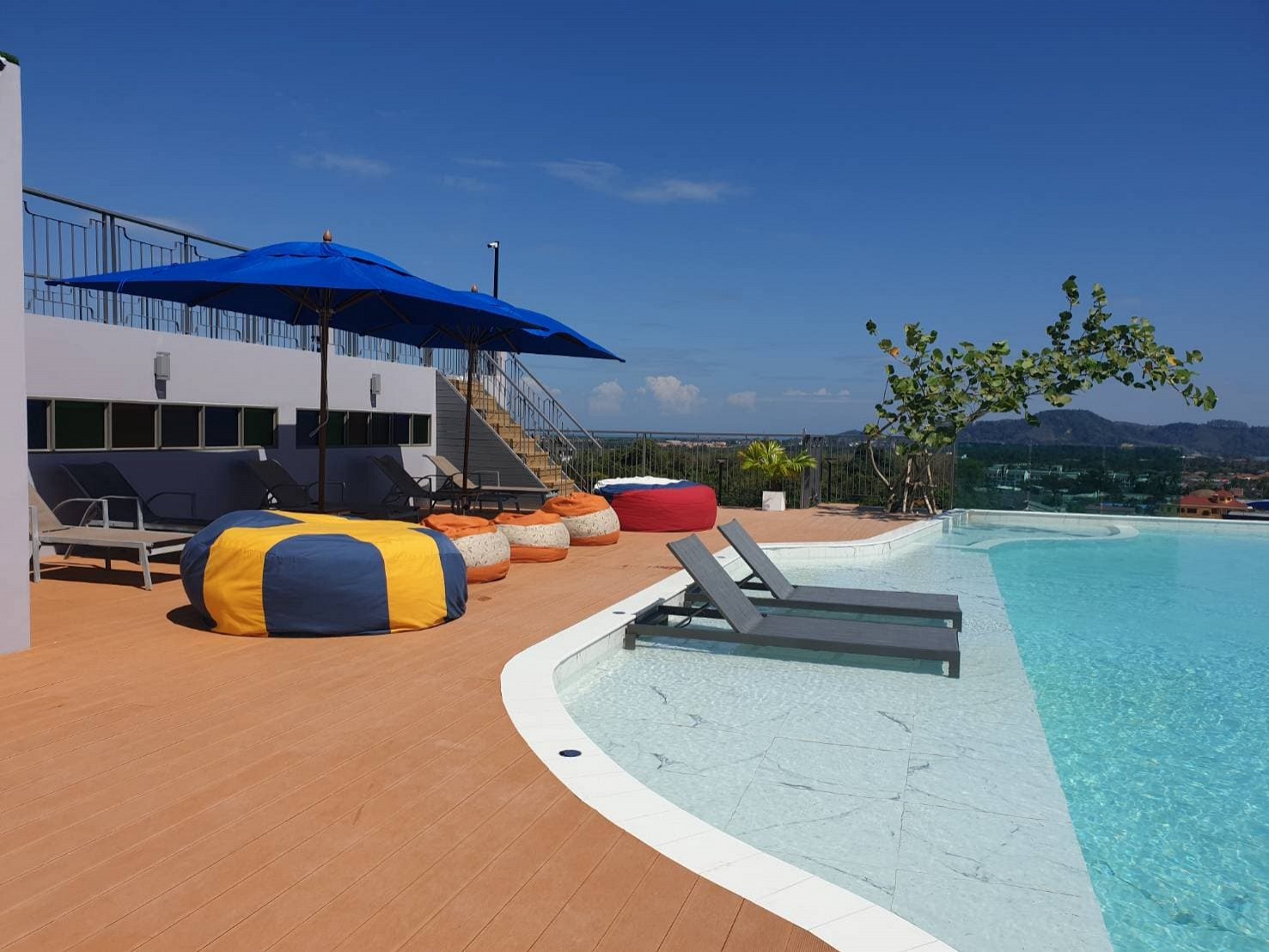 Infinity Pool and Rooftop