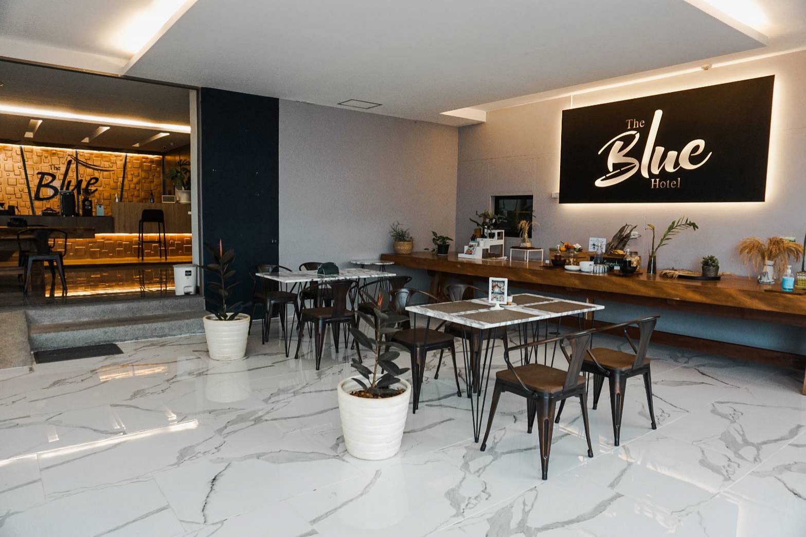 Be Blue Cafe & Restaurant