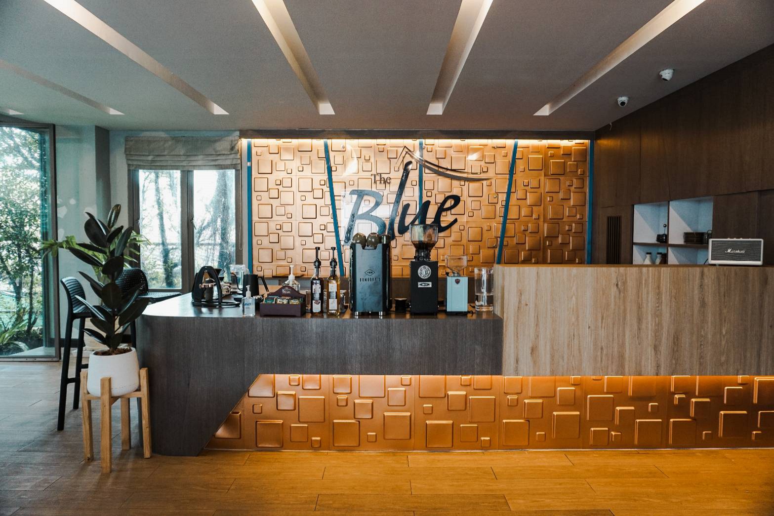 Be Blue Cafe & Restaurant